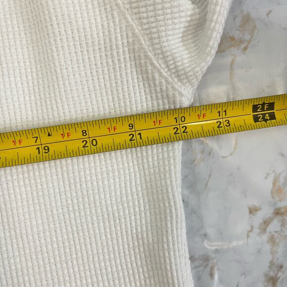 Aritzia TNA Boxy Oversized Waffle Knit Crop Thermal Top Hooded White Size XS - Picture 13 of 15
